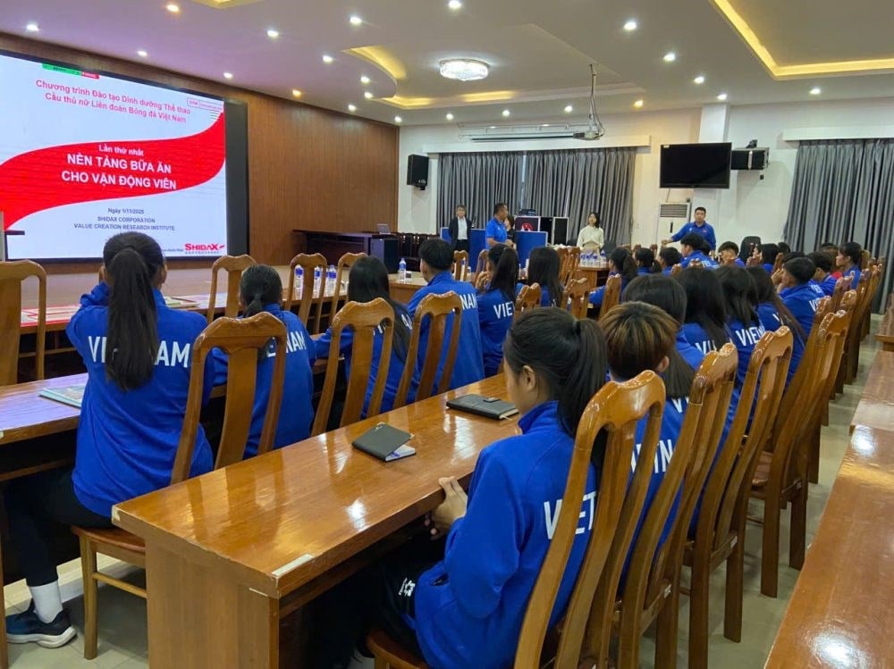 បាល់ទាត់វៀតណាមផ្តោតលើអាហារូបត្ថម្ភសម្រាប់កីឡាករវ័យក្មេង - រូបថត ១