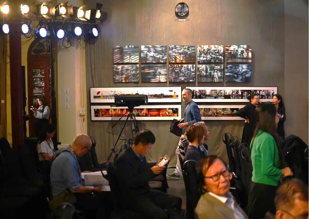 今年の展覧会のタイトルは「都市への郷愁」です