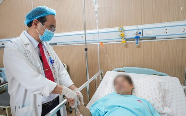 Tưởng chỉ trào ngược dạ dày, ai ngờ phát hiện khối u lớn phải phẫu thuật gấp - Ảnh 2.