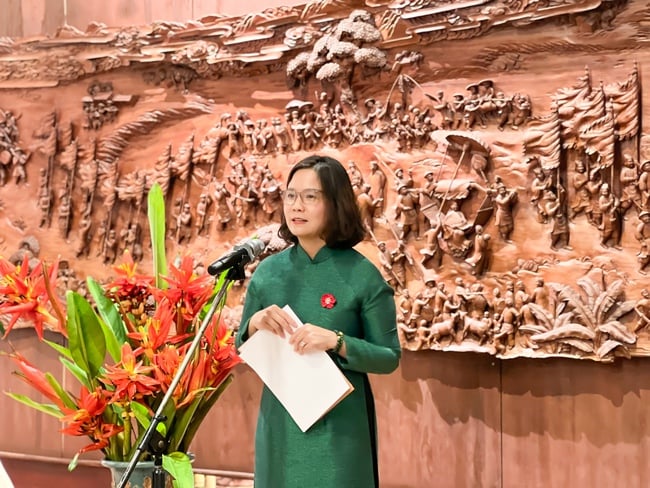 “ការបង្រួបបង្រួមបេតិកភណ្ឌ”៖ ផ្សព្វផ្សាយតម្លៃប្រពៃណីក្នុងលំហូរច្នៃប្រឌិតថាាំងឡុង-ហាណូយ - រូបថត ១. “Hội tụ di sản”: Lan tỏa giá trị truyền thống trong dòng chảy sáng tạo Thăng Long – Hà Nội - Ảnh 1.