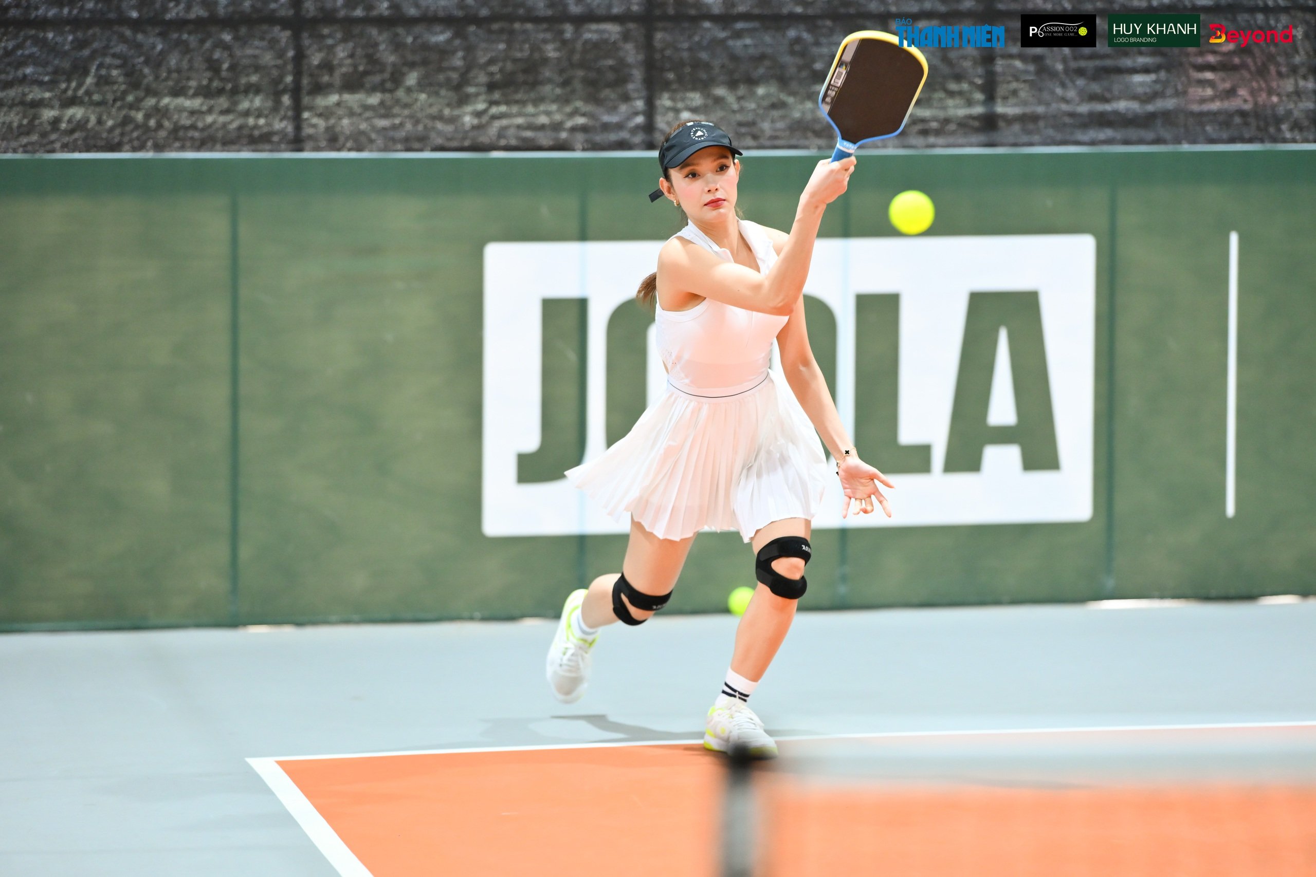 Ca sĩ Minh Hằng rạng rỡ trên sân pickleball- Ảnh 1.