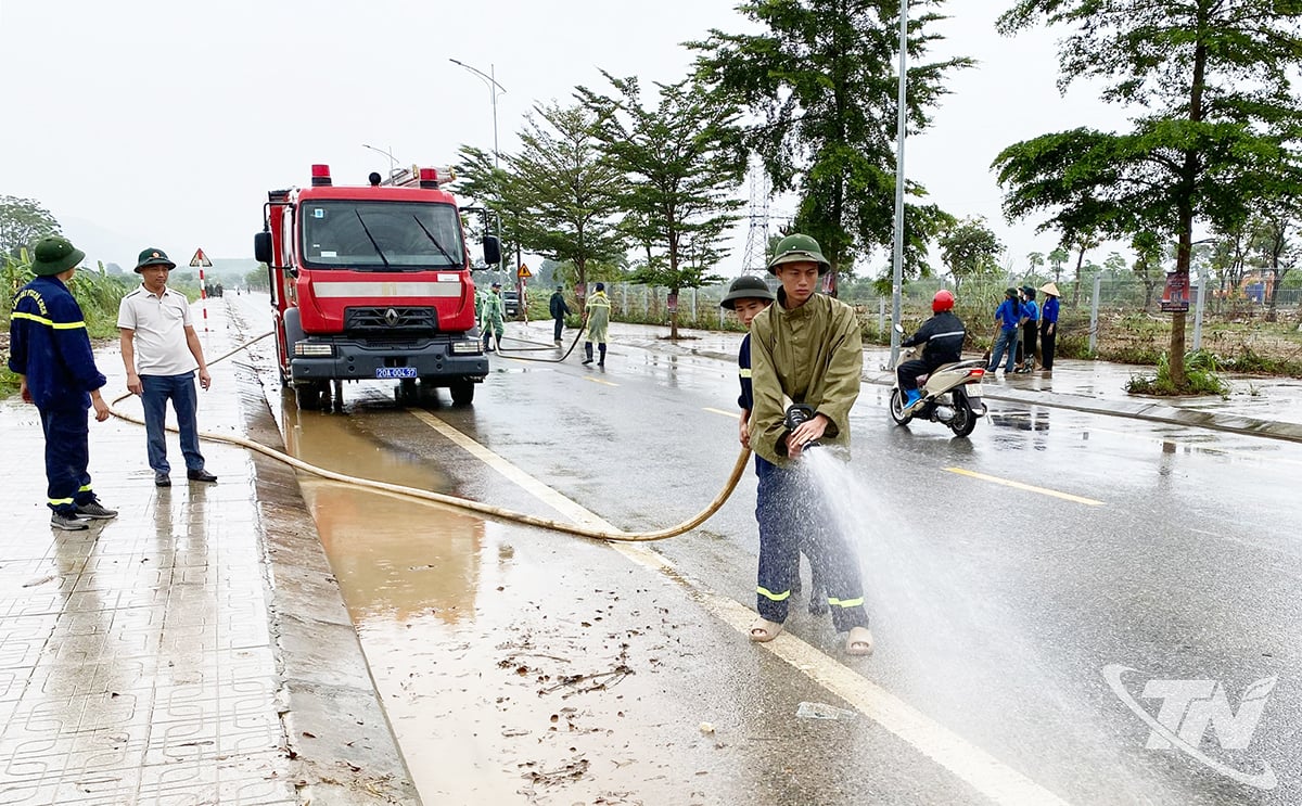 Forțele de ordine din Linh Son au lansat o campanie generală de salubrizare a mediului, curățând străzile și zonele rezidențiale.