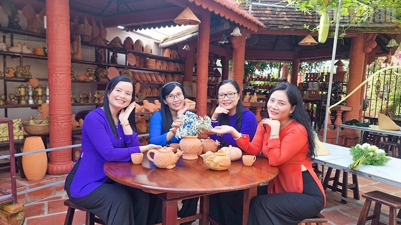 Червона кераміка є одним із типових виробів провінції Вінь Лонг.