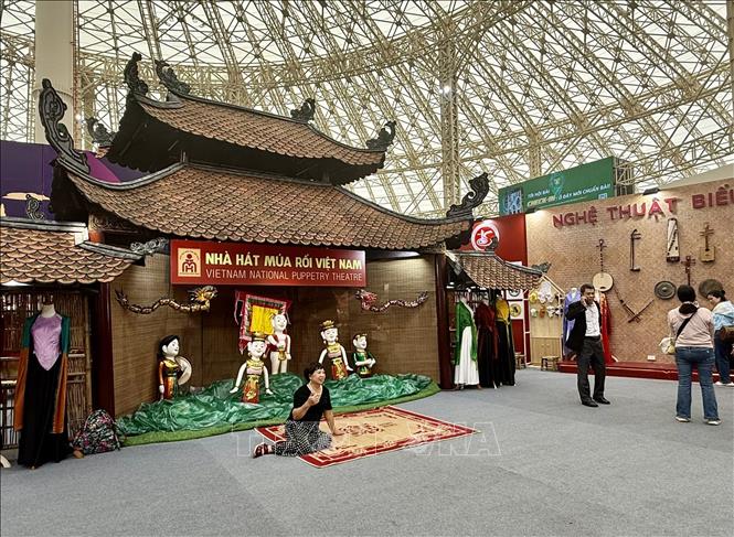 Gian trưng bày nghệ thuật múa rối Việt Nam: Điểm nhấn văn hóa tại Hội chợ Mùa Thu Chú thích ảnh