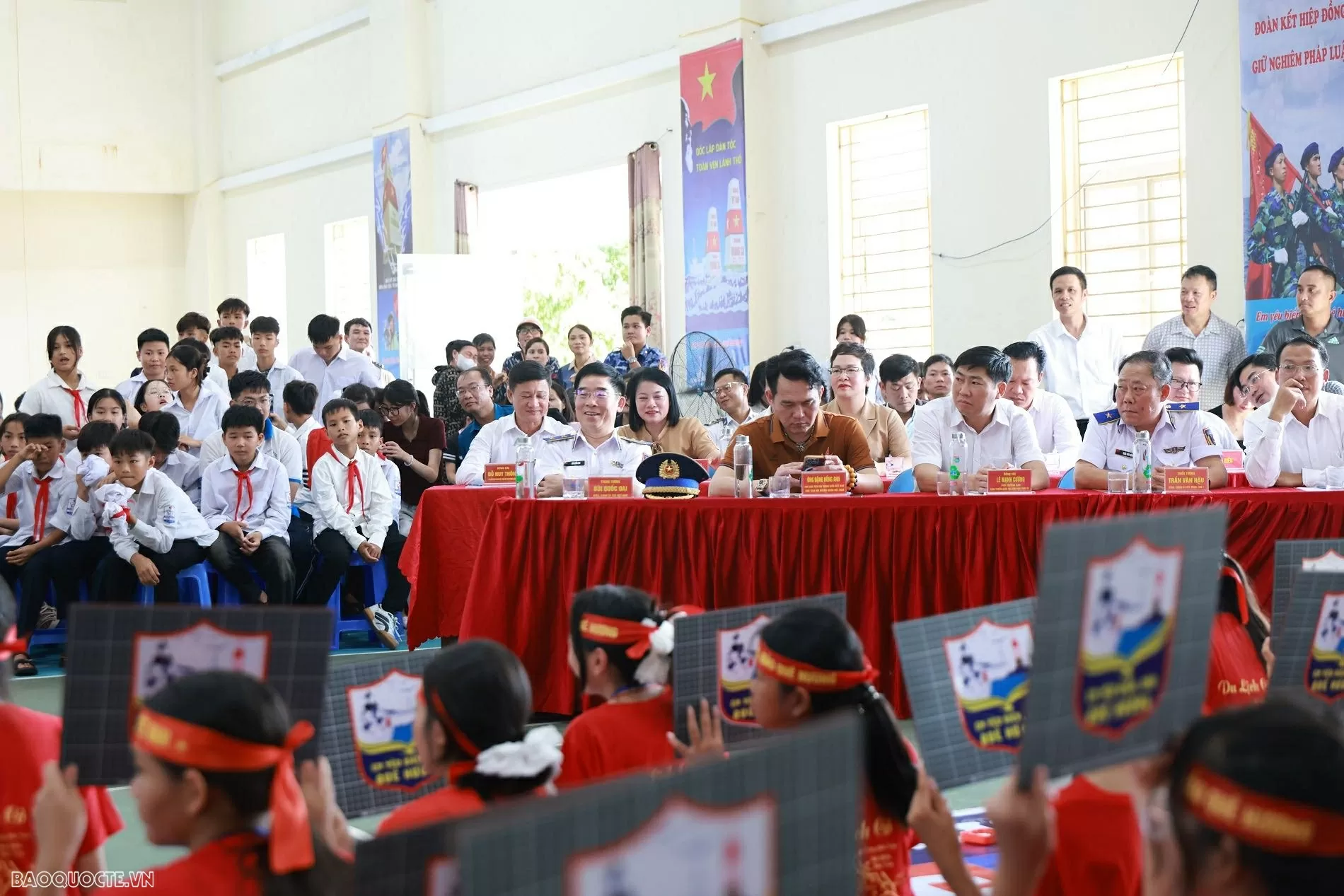 تنمية حب البحر والجزر لدى الجيل الشاب في منطقة كو تو الخاصة، كوانج نينه Ươm mầm tình yêu biển, đảo cho thế hệ trẻ Đặc khu Cô Tô, Quảng Ninh