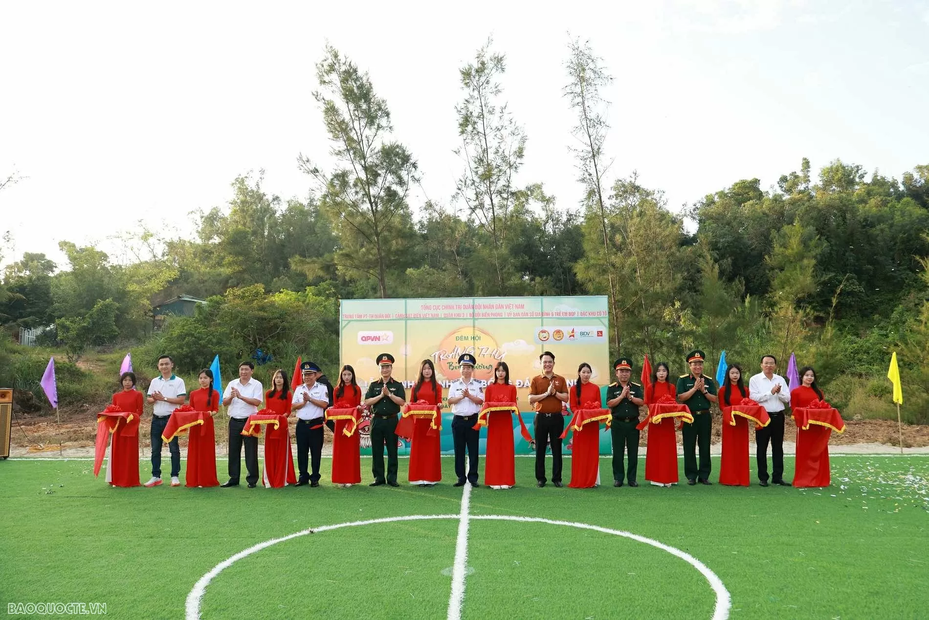 تنمية حب البحر والجزر لدى الجيل الشاب في منطقة كو تو الخاصة، كوانج نينه Ươm mầm tình yêu biển, đảo cho thế hệ trẻ Đặc khu Cô Tô, Quảng Ninh