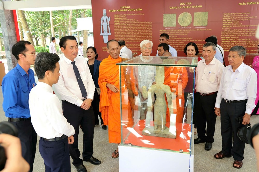 Upacara pembukaan serangkaian kegiatan untuk merayakan Hari Warisan Budaya Vietnam 23 November - foto 5