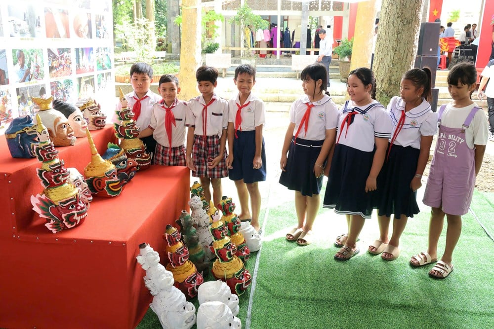 Upacara pembukaan serangkaian kegiatan untuk merayakan Hari Warisan Budaya Vietnam 23 November - foto 8