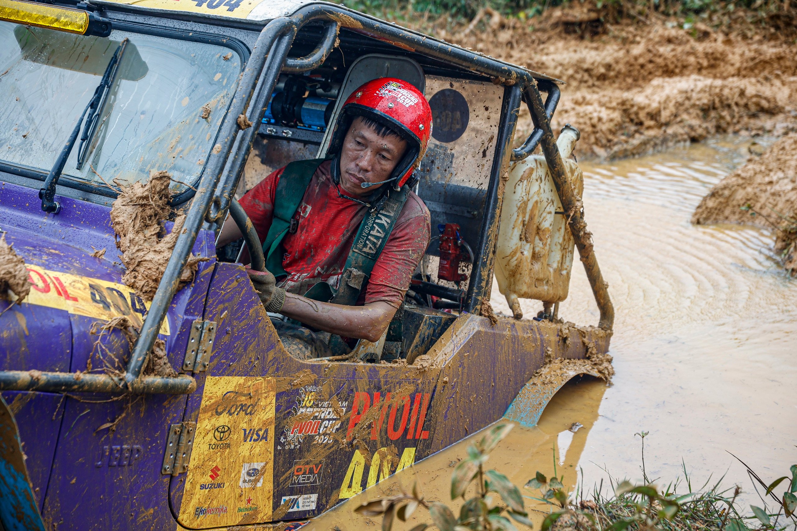'Lái cứng' loay hoay vượt lầy tại giải đua ô tô địa hình lớn nhất Việt Nam- Ảnh 5.