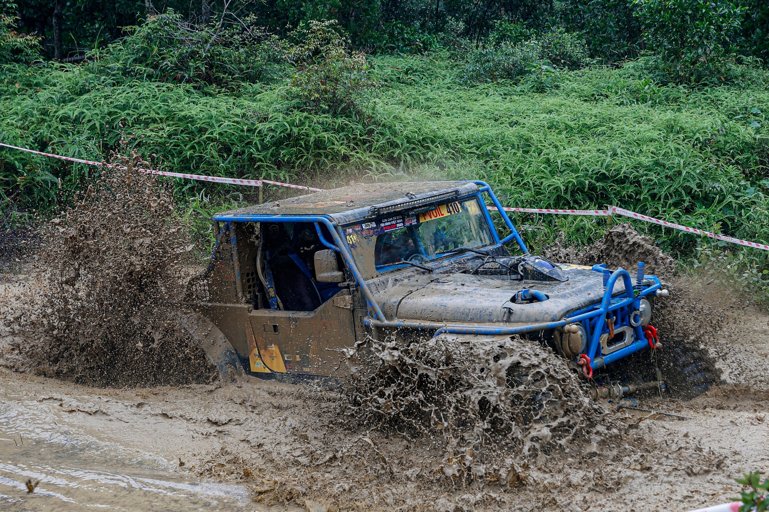 'Lái cứng' loay hoay vượt lầy tại giải đua ô tô địa hình lớn nhất Việt Nam- Ảnh 16.