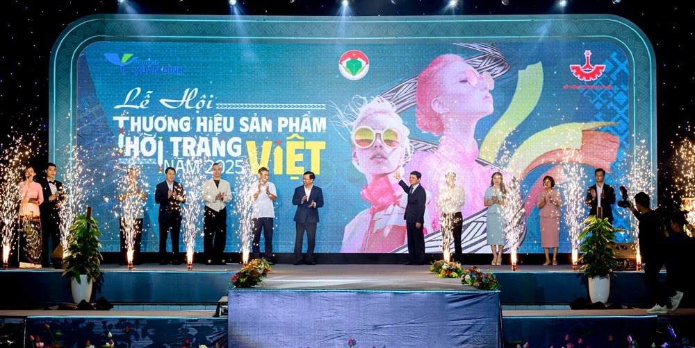 Honoring Vietnamese culture and fashion products - photo 2