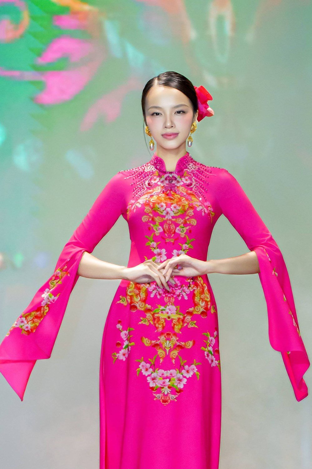 Honoring Vietnamese culture and fashion products - photo 4