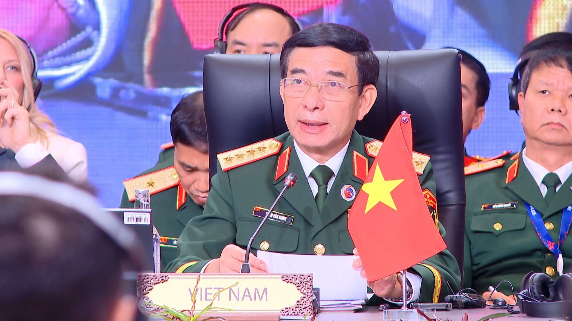 Đại tướng Phan Văn Giang gặp Bộ trưởng Quốc phòng Hàn Quốc, Nhật Bản, Úc tại ADMM+ - Ảnh 1.