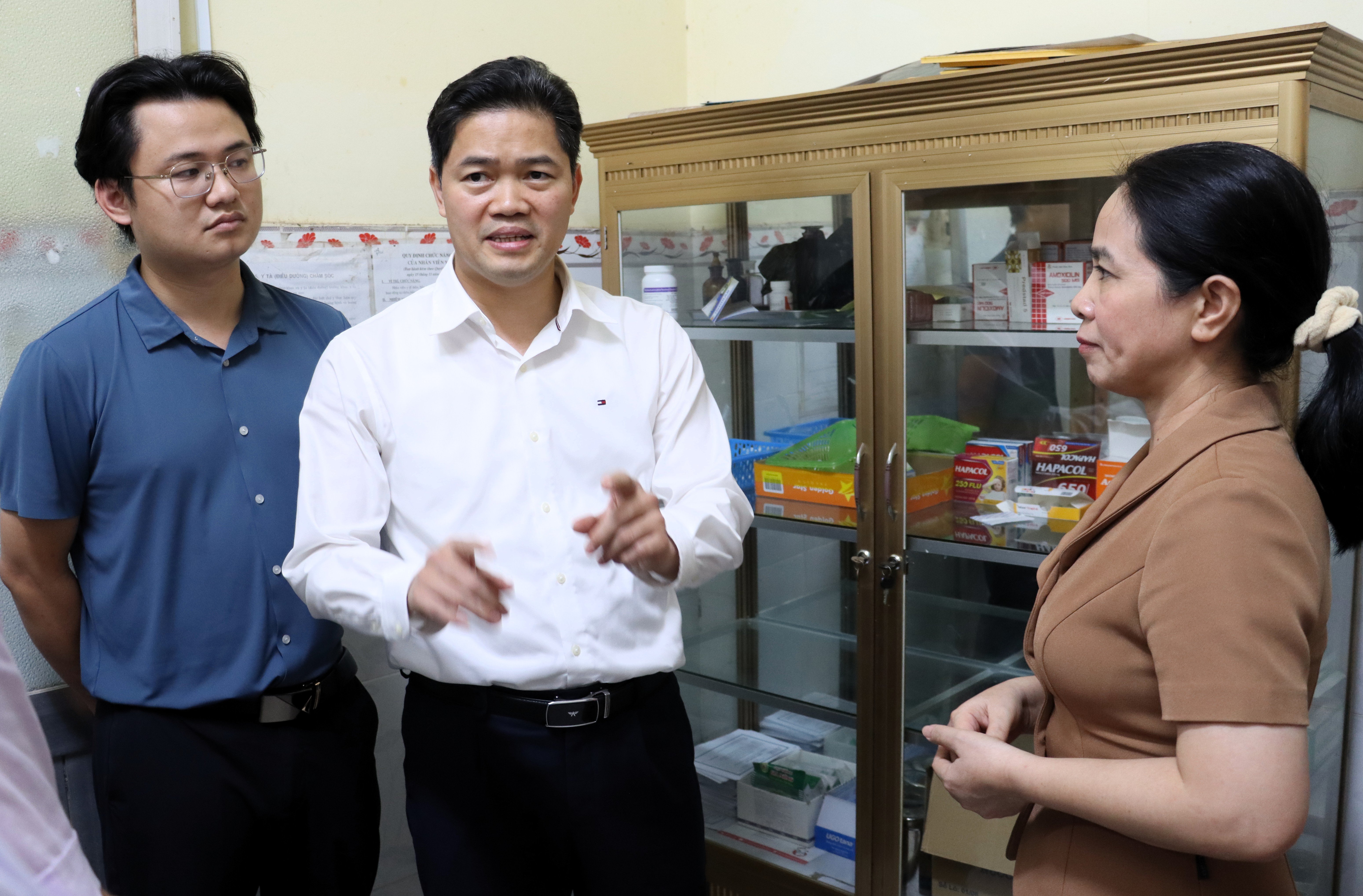 Check the facilities and equipment of Chon Thanh Ward Health Station