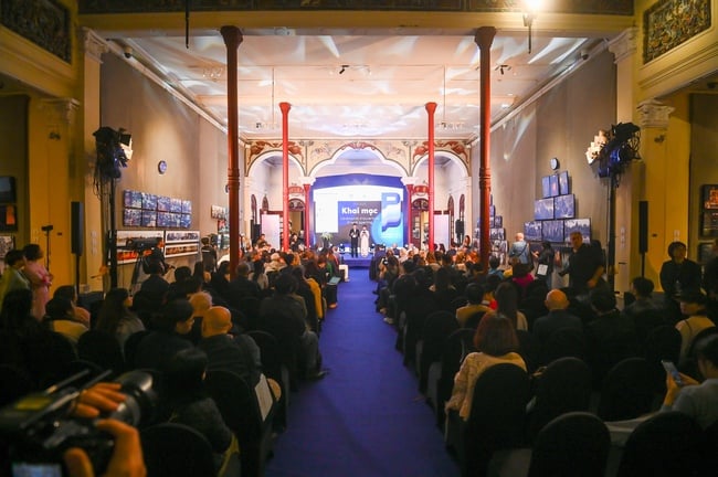 Φωτογραφία Ανόι ’25 – Ένας χώρος διαλόγου φωτογραφίας και σύγχρονης δημιουργικότητας - Φωτογραφία 3. Photo Hanoi ’25 – Không gian đối thoại của nhiếp ảnh và sáng tạo đương đại - Ảnh 3.