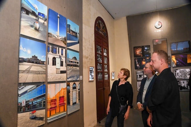 Photo Hanoi ’25 – Ένας χώρος διαλόγου φωτογραφίας και σύγχρονης δημιουργικότητας - Photo 7. Photo Hanoi ’25 – Không gian đối thoại của nhiếp ảnh và sáng tạo đương đại - Ảnh 7.