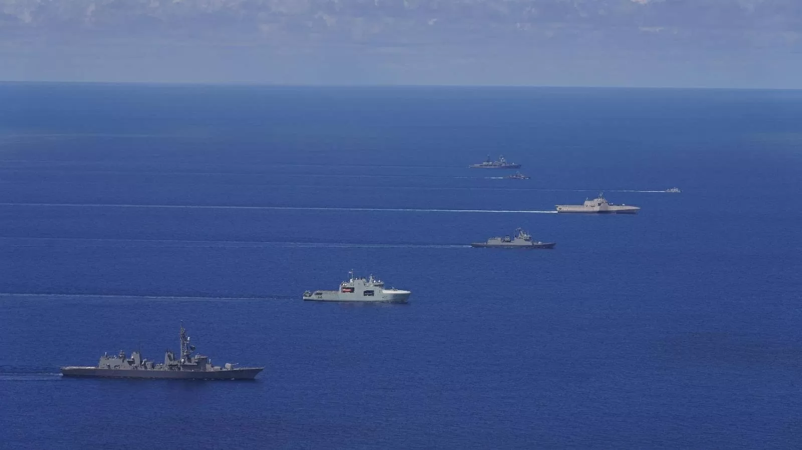 अमेरिका-फिलीपींस और सहयोगी देशों ने पूर्वी सागर में सैन्य अभ्यास किया Mỹ-Philippines cùng đồng minh tập trận ở Biển Đông