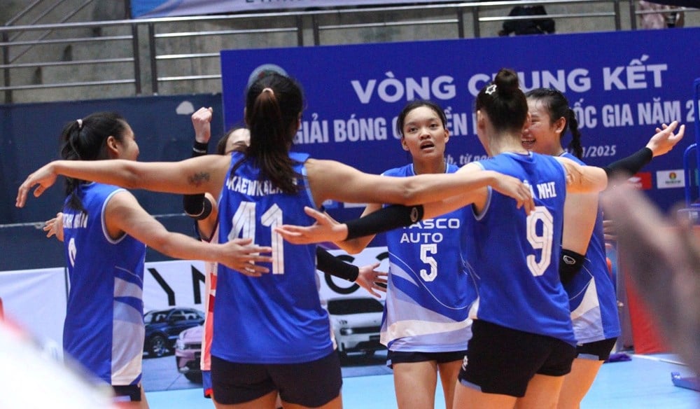 Ho Chi Minh Citys herrlag och Hanois damlag vann den nationella volleybollturneringen i A-klass 2025 - foto 3