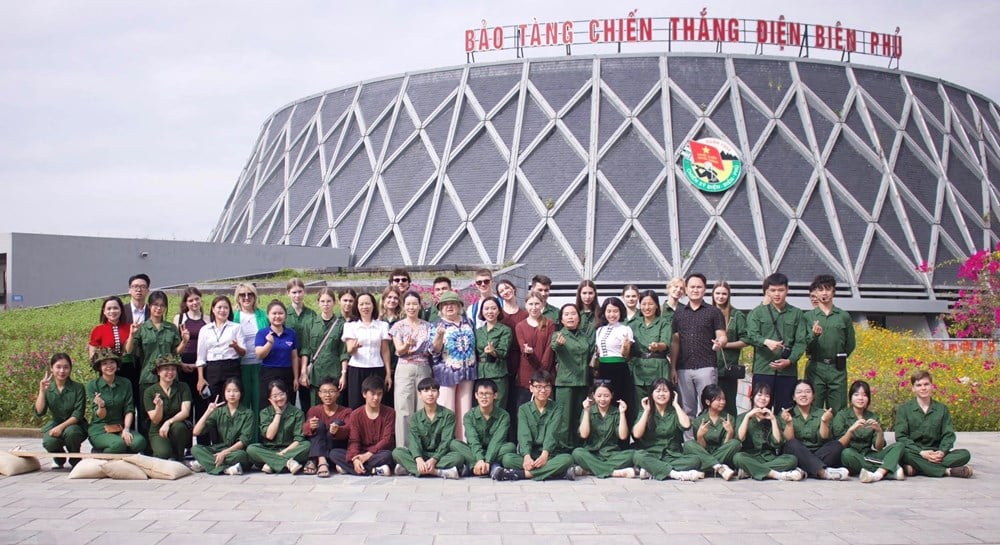 Šíření ducha vítězství Dien Bien Phu mezi studenty v ruském Petrohradu - foto 1