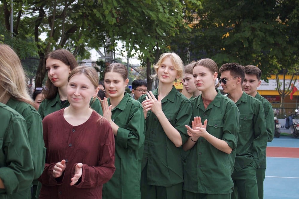 Šíření ducha vítězství Dien Bien Phu mezi studenty v ruském Petrohradu - foto 3