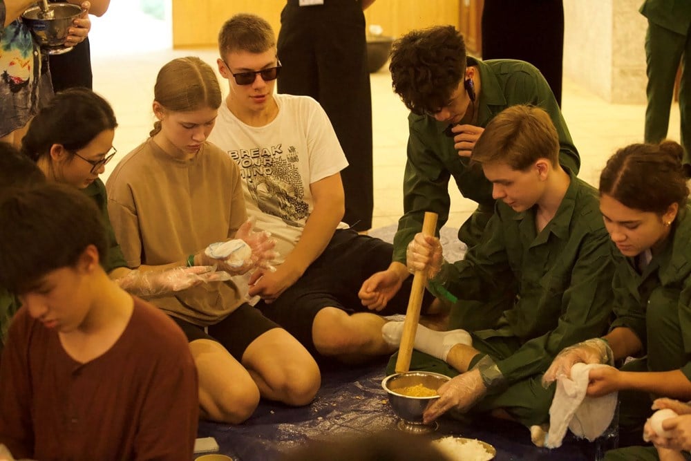 Šíření ducha vítězství Dien Bien Phu mezi studenty v ruském Petrohradu - foto 5
