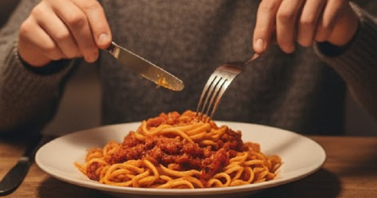 4 kiểu ăn tối cần tránh vì khiến bụng dễ phình to vào buổi sáng