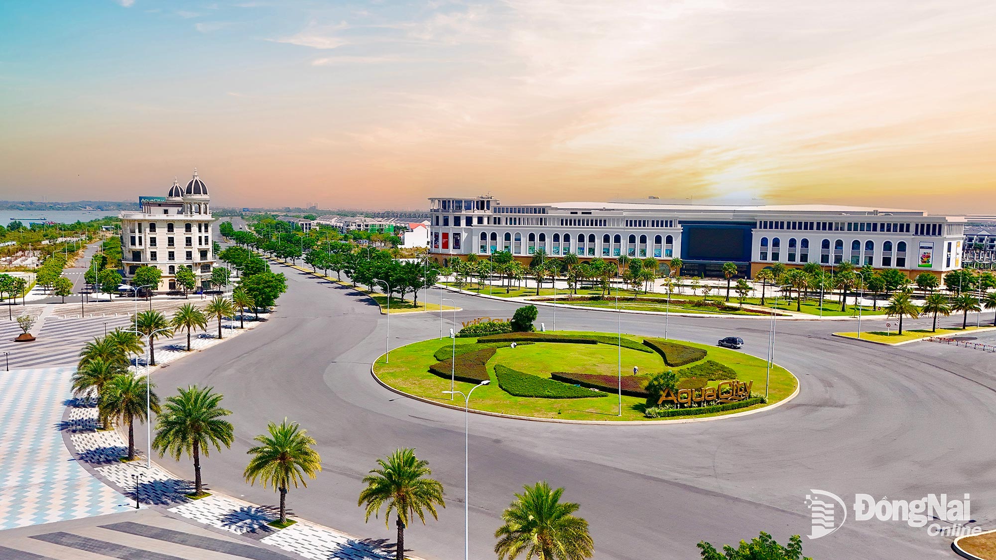 1. โครงการพัฒนาเมืองเชิงนิเวศริมแม่น้ำในเขตลองหุ่ง จังหวัดด่งนาย กำลังอยู่ในระหว่างดำเนินการ ภาพ: ผู้สนับสนุน