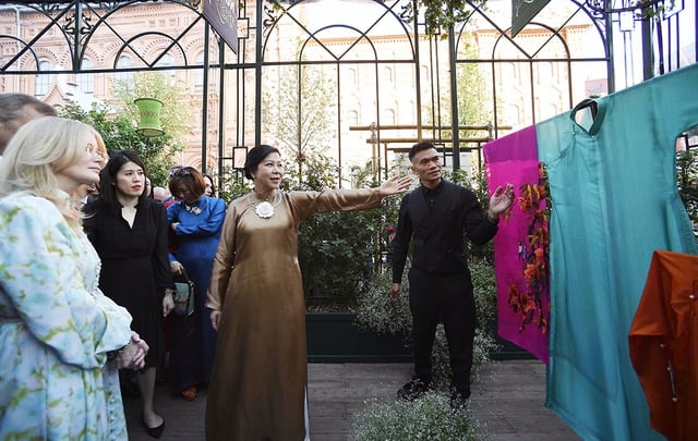 Thời trang ngoại giao- Ảnh 2. Thời trang ngoại giao- Ảnh 2.