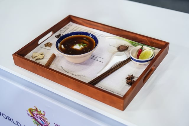 Vietnamesisk mat i et glass vann: Jenta ble en mester takket være pho og kyllinggryte med perillablader - Bilde 2.