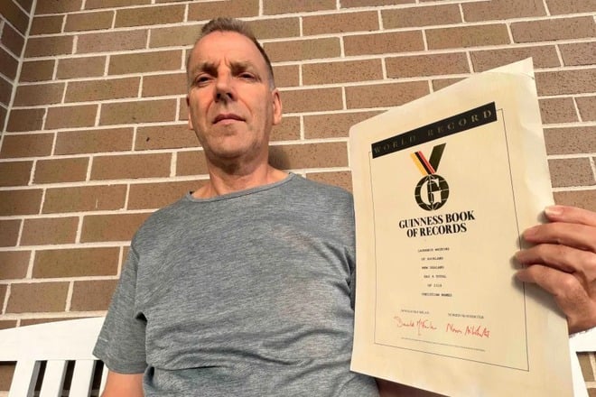 Persoana cu cel mai lung nume din lume citește în 20 de minute - Fotografia 2. Người có tên dài nhất thế giới, đọc xong mất 20 phút- Ảnh 2.