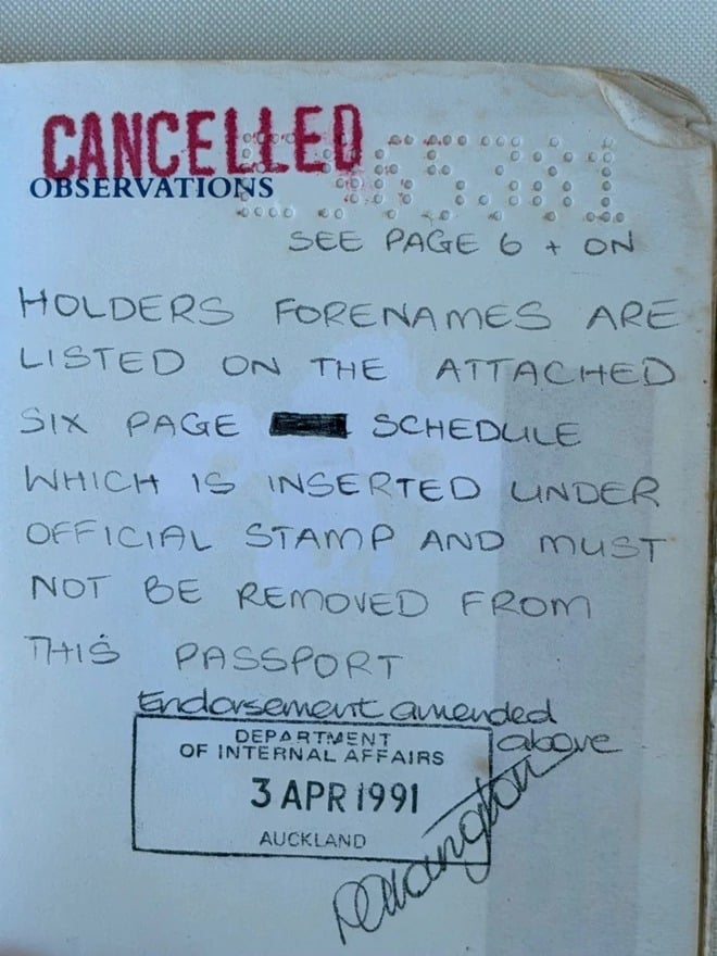 Persoana cu cel mai lung nume din lume citește în 20 de minute - Fotografia 4. Người có tên dài nhất thế giới, đọc xong mất 20 phút- Ảnh 4.