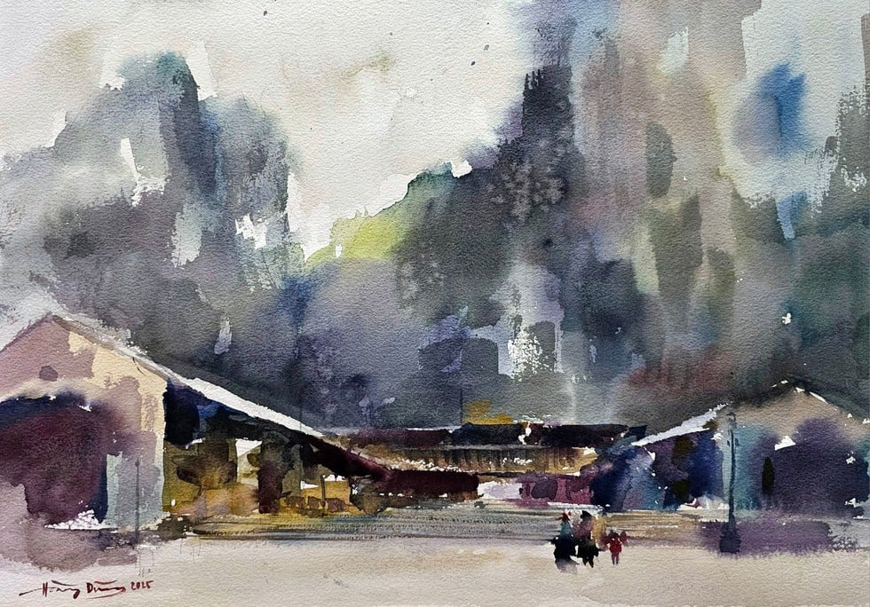 Старий квартал Донг Ван - Кам'яний ринок та земляні будинки - Фото 4. 3. Ở quảng trường phố cổ bạn có thể nhìn thấy những tia nắng sau ngọn núi, những áng mây hay sương mù vắt lơ lửng và bồng bềnh cùng tiếng gà gáy từ đâu đó - ký họa của KTS Hoàng Dũng