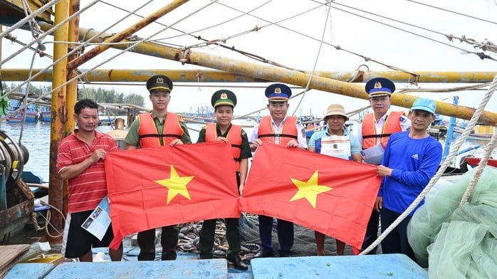 Ngư dân, chủ tàu ký cam kết về chống khai thác IUU- Ảnh 4.