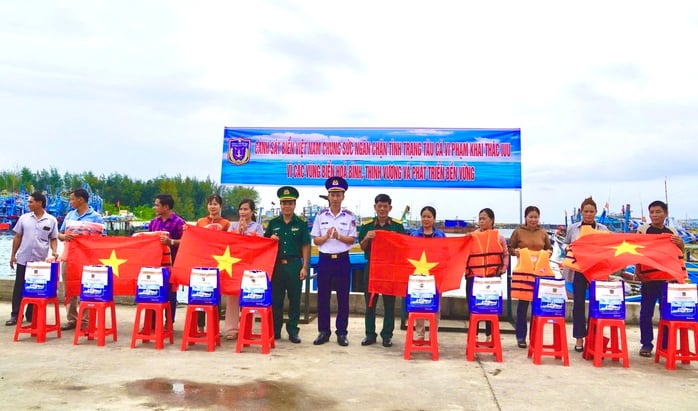 Ngư dân, chủ tàu ký cam kết về chống khai thác IUU- Ảnh 6.