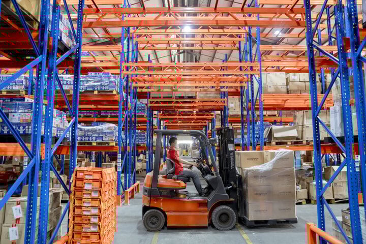 De omzet van Viettel Post bedroeg VND4,957 miljard, waarmee 103,95% van het plan werd gerealiseerd. (Foto: Viettel Post)