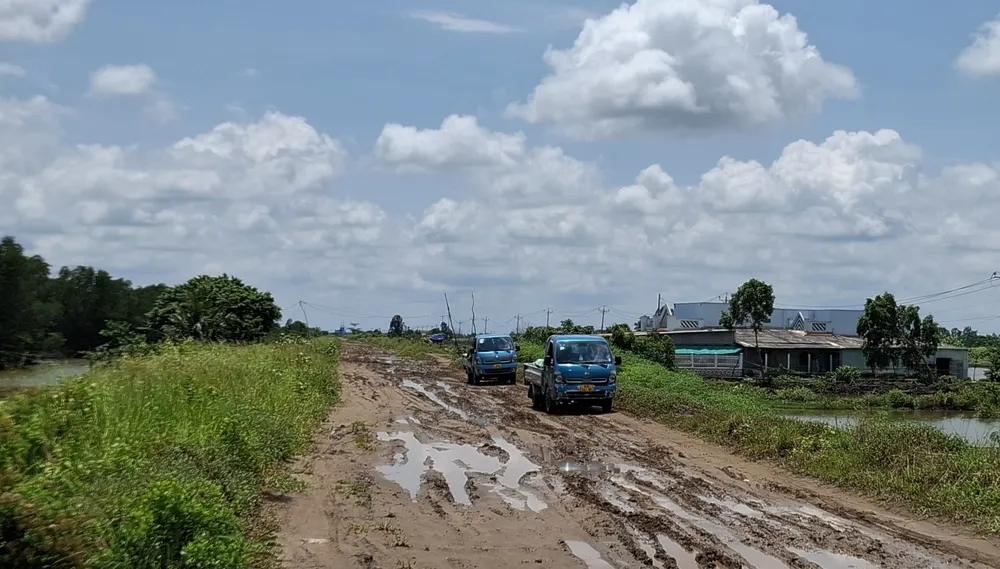 Den ofärdiga Osthavsvallen gör det svårt för godsfordon att transportera varor.