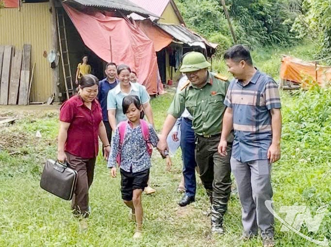 A alegria de Ha Linh por continuar a ir à escola e a escrever sobre seus sonhos.