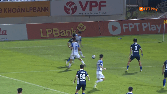 SLNA bị Đà Nẵng chia điểm cực đáng tiếc: Trận ‘chung kết ngược’ nghẹt thở đến phút bù giờ  - Ảnh 4.