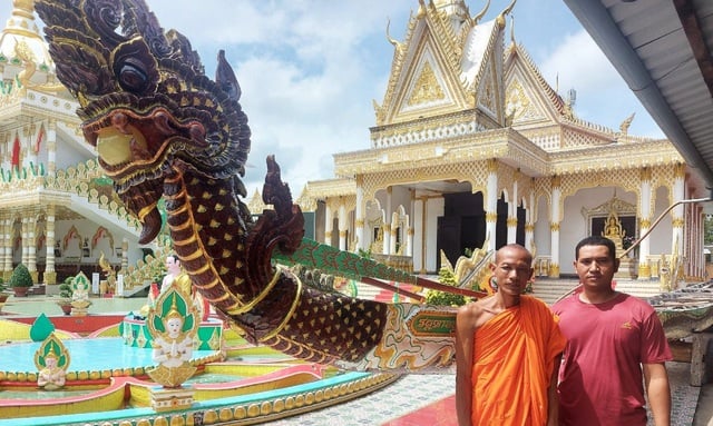 En 20 år gammal Ngo-båt Ghe ngo hơn 20 năm tuổi được 'hồi sinh' bằng nghệ thuật điêu khắc độc đáo- Ảnh 3.