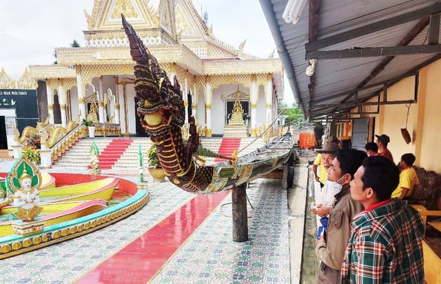 En 20 år gammal Ngo-båt Ghe ngo hơn 20 năm tuổi được 'hồi sinh' bằng nghệ thuật điêu khắc độc đáo- Ảnh 4.