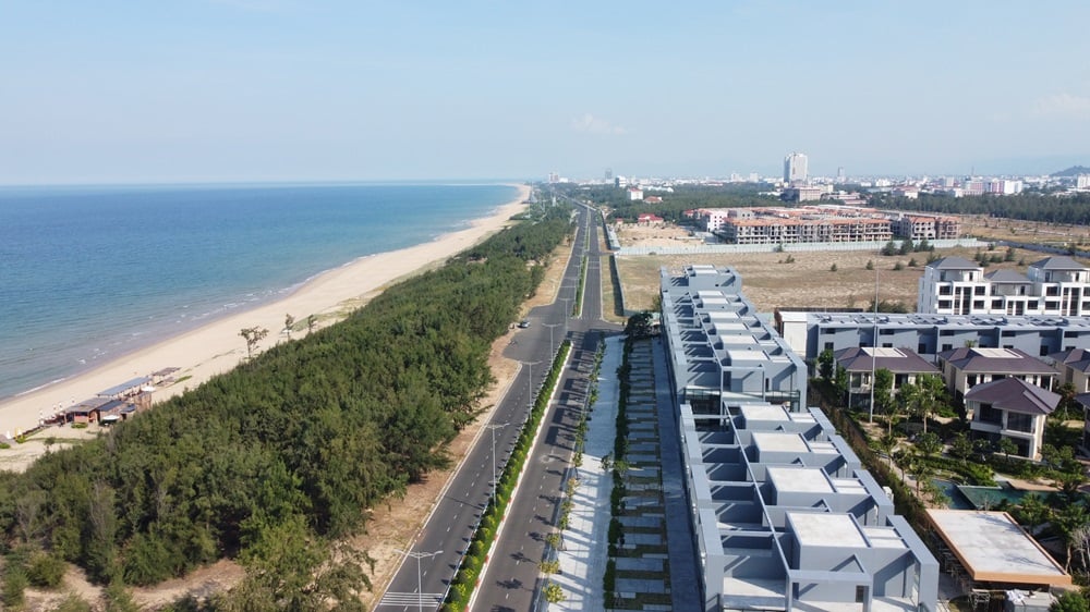 Projekt pobřežní silnice je klíčovým projektem, který pomáhá dokončit pobřežní silnici v provincii.