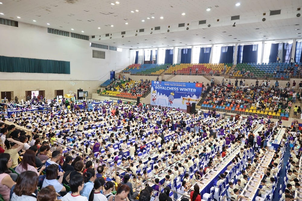 Leidenschaftlicher Spielplatz für junge Schachspieler – Foto 1