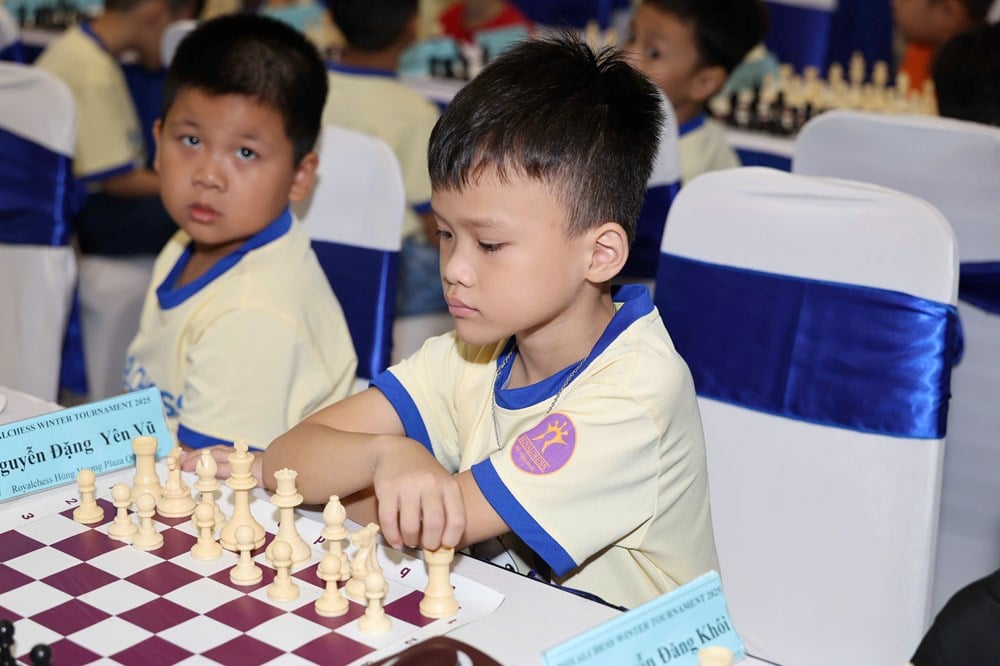 Leidenschaftlicher Spielplatz für junge Schachspieler – Foto 5