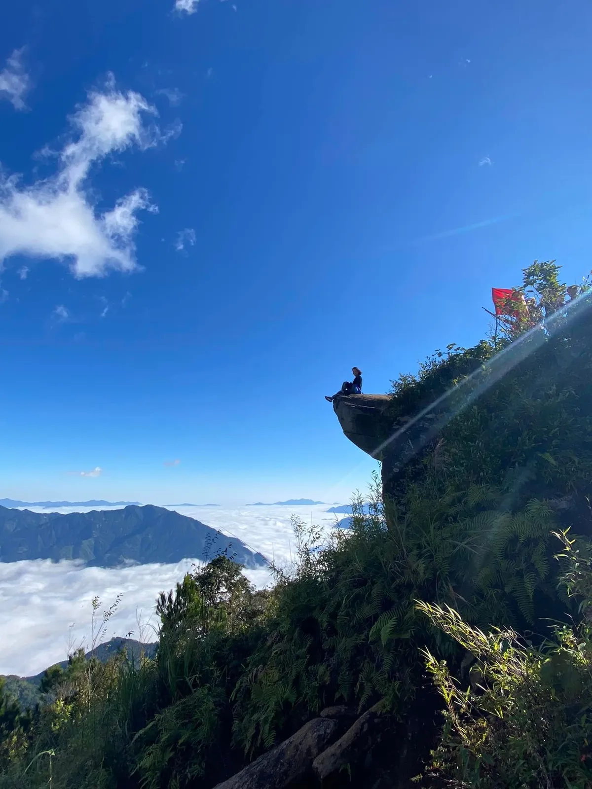 Lao Cai promovează potențialul turismului de iarnă, atrăgând turiști din întreaga lume - Foto 1. Lào Cai phát huy tiềm năng du lịch mùa đông, thu hút du khách bốn phương- Ảnh 1.