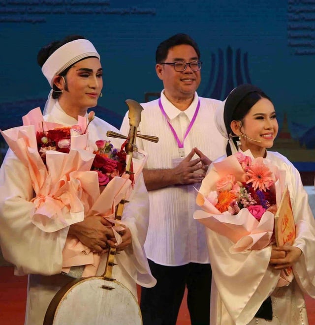 Tränare Binh Tinh och hans elever skapade ett mirakel för Thầy trò Bình Tinh tạo kỳ tích cho 'Nhật thực' với 4 huy chương vàng quốc tế- Ảnh 2.