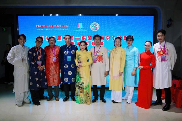 Tränare Binh Tinh och hans elever skapade ett mirakel för Thầy trò Bình Tinh tạo kỳ tích cho 'Nhật thực' với 4 huy chương vàng quốc tế- Ảnh 4.