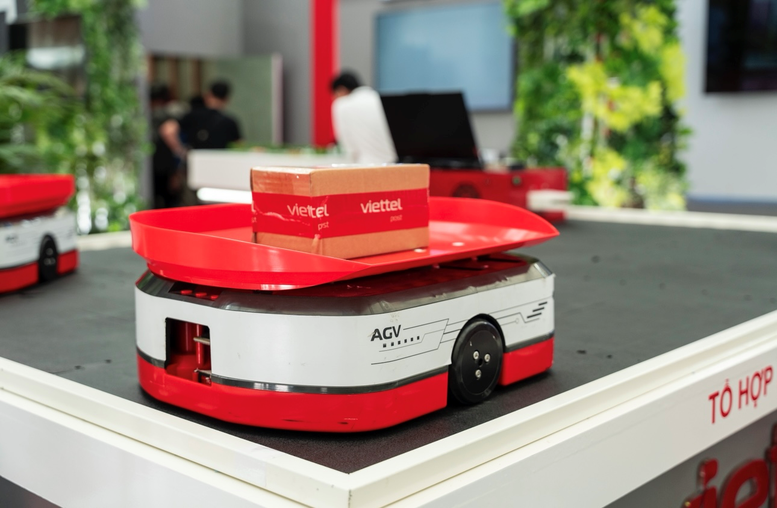 Stan Viettel di Pameran Musim Gugur menarik pengunjung - Foto 4. Gian hàng Viettel tại Hội chợ Mùa Thu thu hút khách tham quan- Ảnh 4.