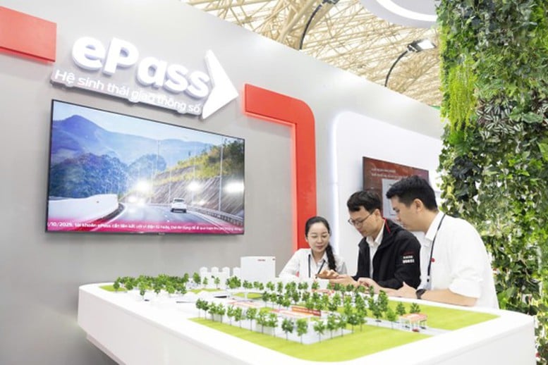 Stan Viettel di Pameran Musim Gugur menarik pengunjung - Foto 5. Gian hàng Viettel tại Hội chợ Mùa Thu thu hút khách tham quan- Ảnh 5.