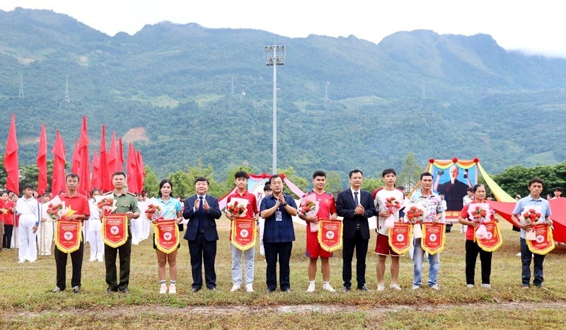 תחרויות ספורט המוניות מרגשות בין קבוצות אתניות במונג ליי - תמונה 3