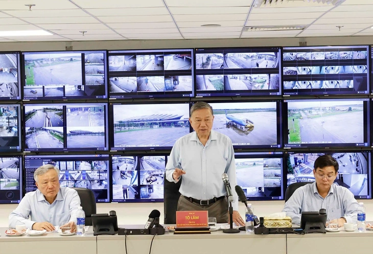 O secretário-geral To Lam visita pessoas afetadas pelas chuvas e inundações na cidade de Hue - Foto 4. Tô Lâm - Ảnh 6.